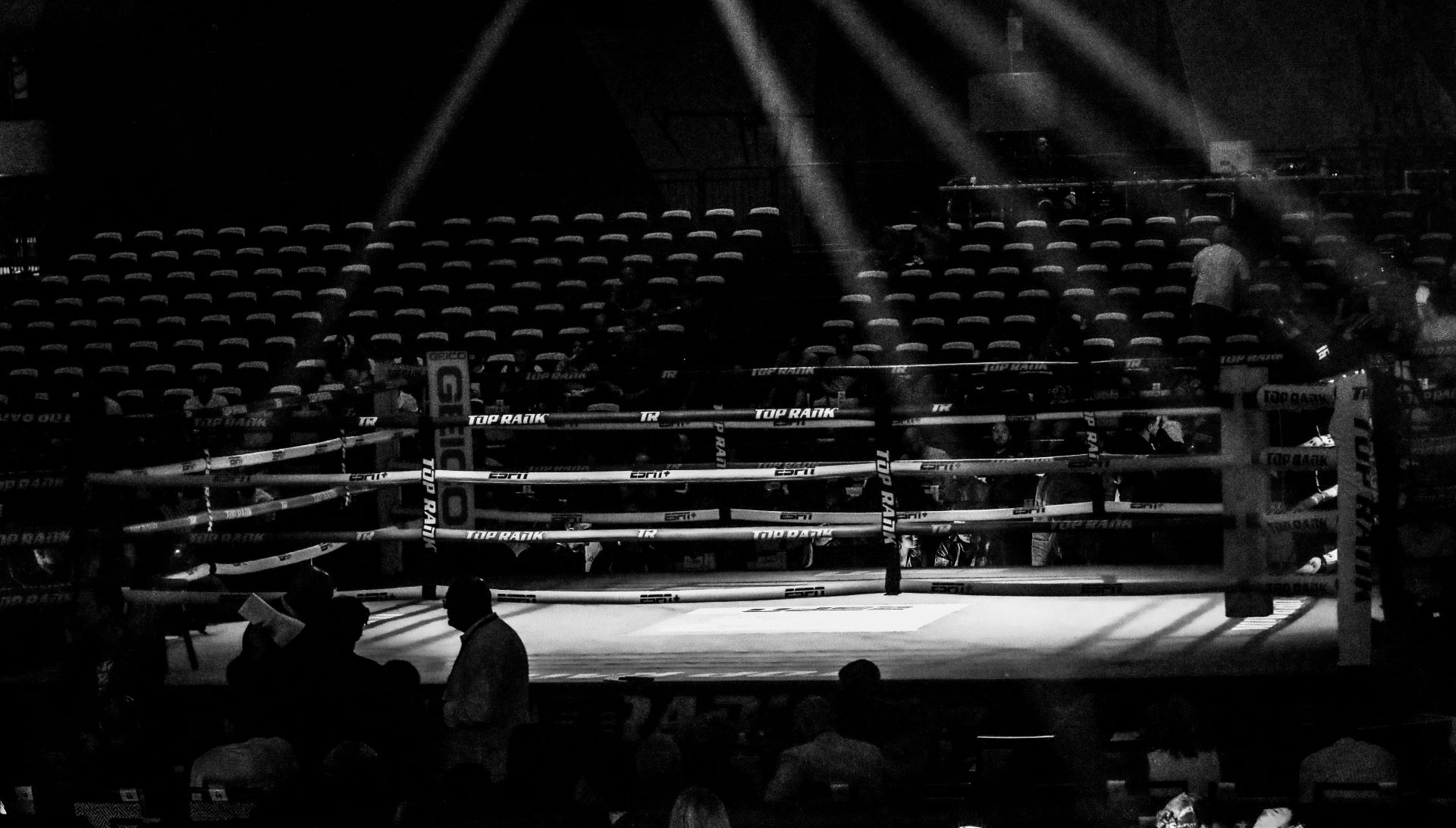 Fight 7 Round 1 – Beterbiev vs. Smith / Garcia vs. Fortuna / Boxing News